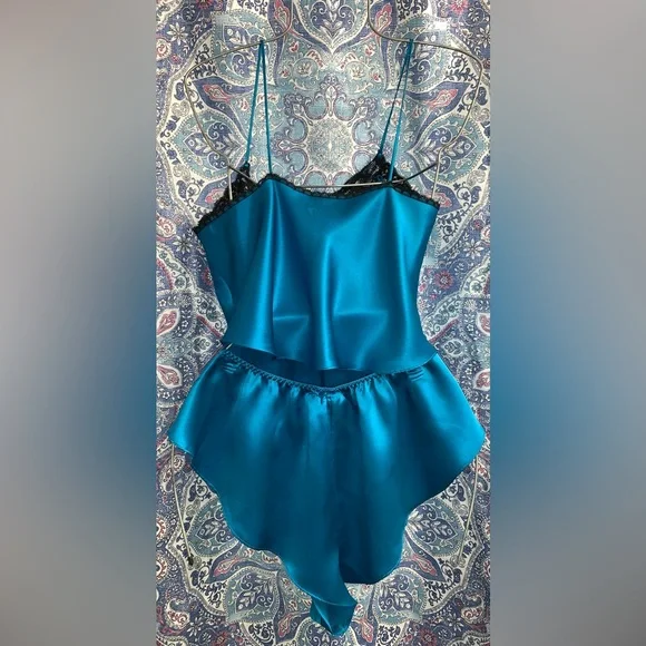 ** Sale ** Vintage Gold Label Victoria’s Secret Pajamas - Picture 4 of 16